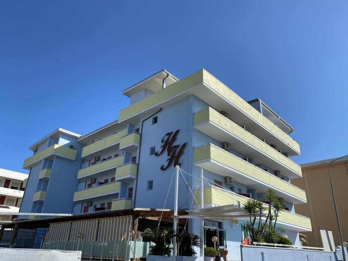 Hotel Holiday Martinsicuro Exterior foto
