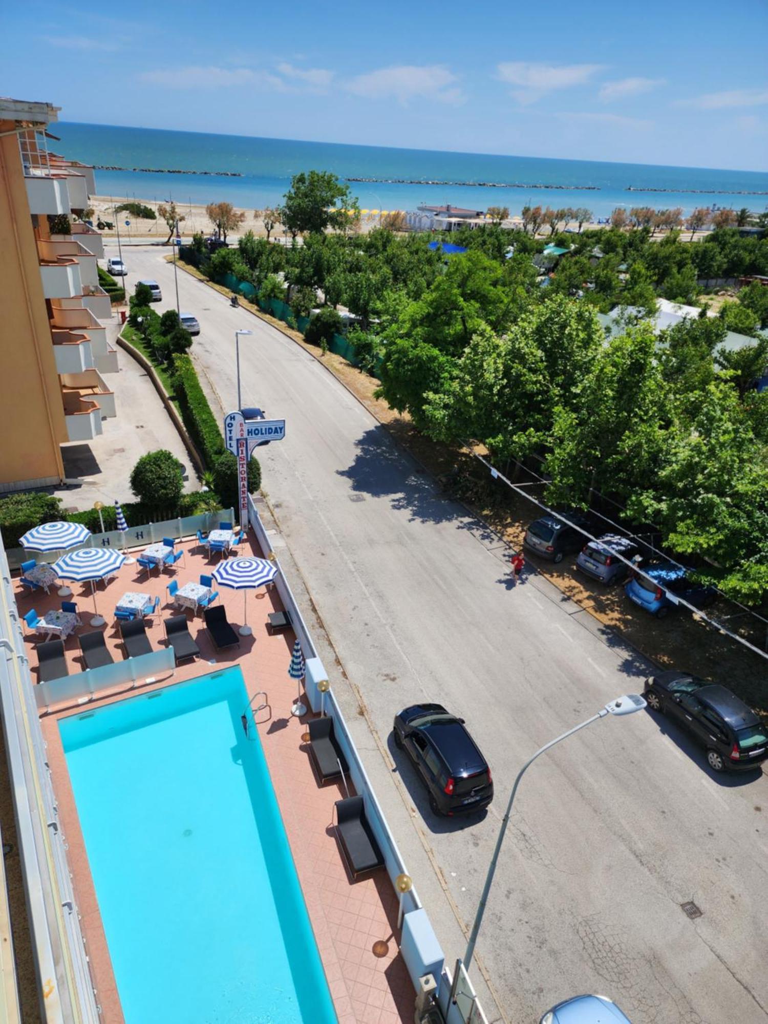 Hotel Holiday Martinsicuro Exterior foto