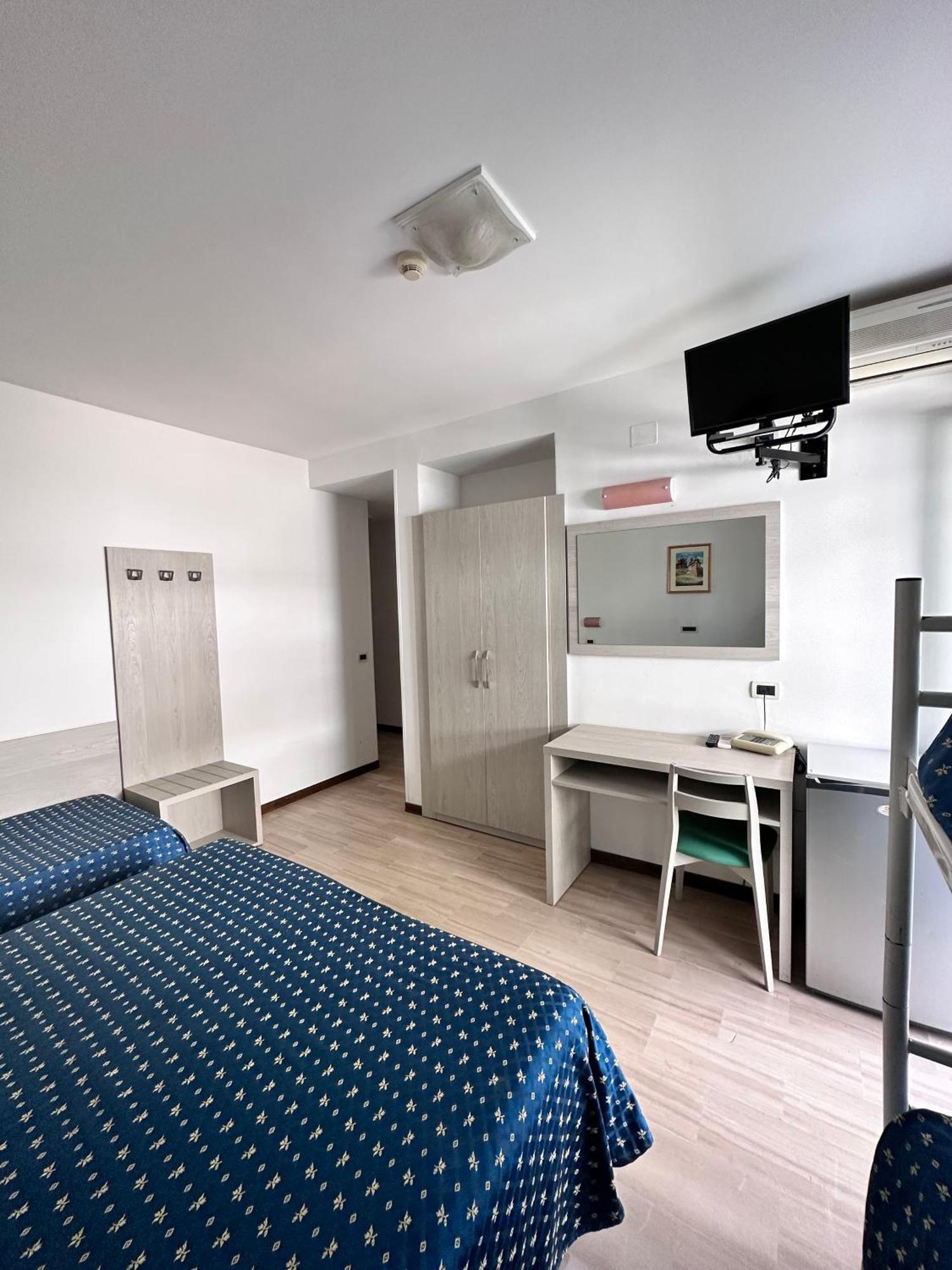 Hotel Holiday Martinsicuro Zimmer foto