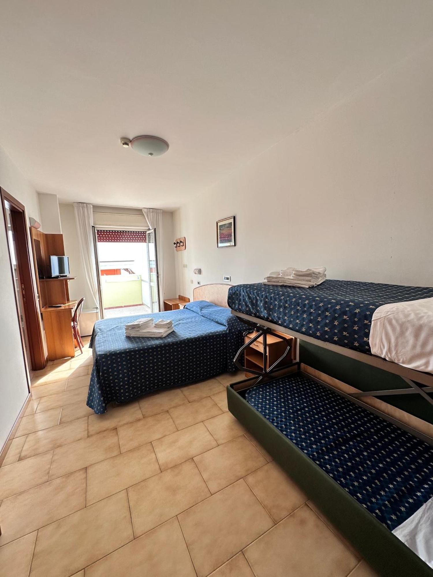 Hotel Holiday Martinsicuro Zimmer foto