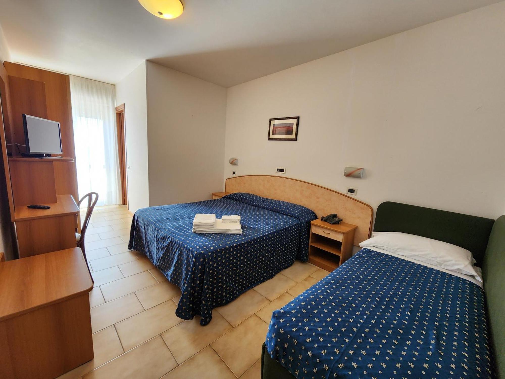 Hotel Holiday Martinsicuro Zimmer foto