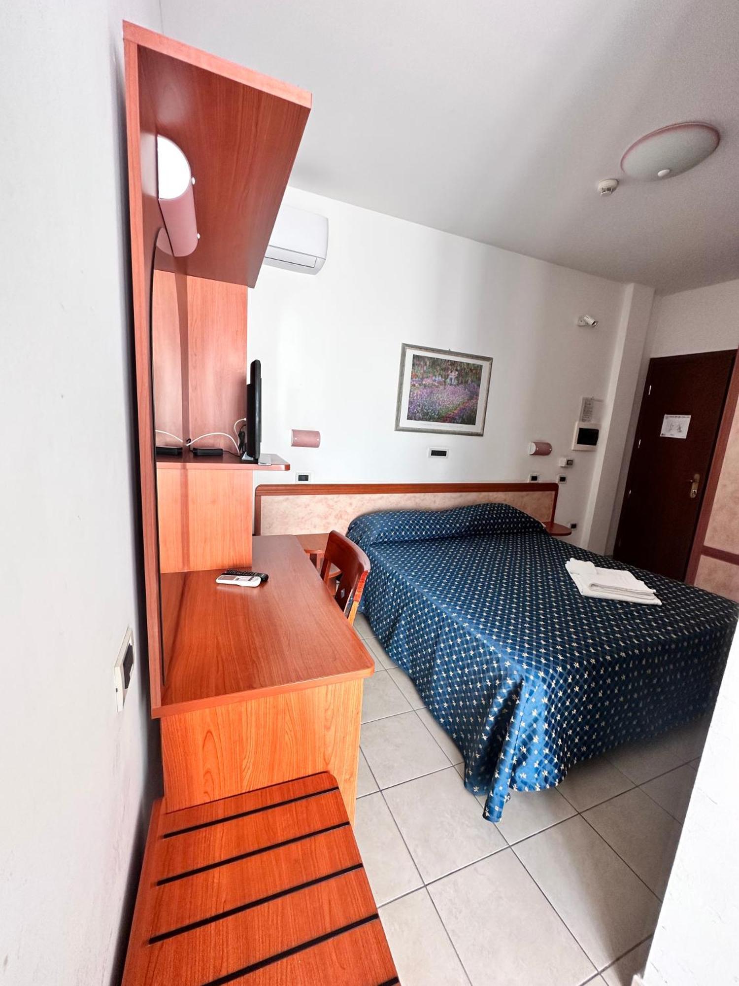 Hotel Holiday Martinsicuro Zimmer foto