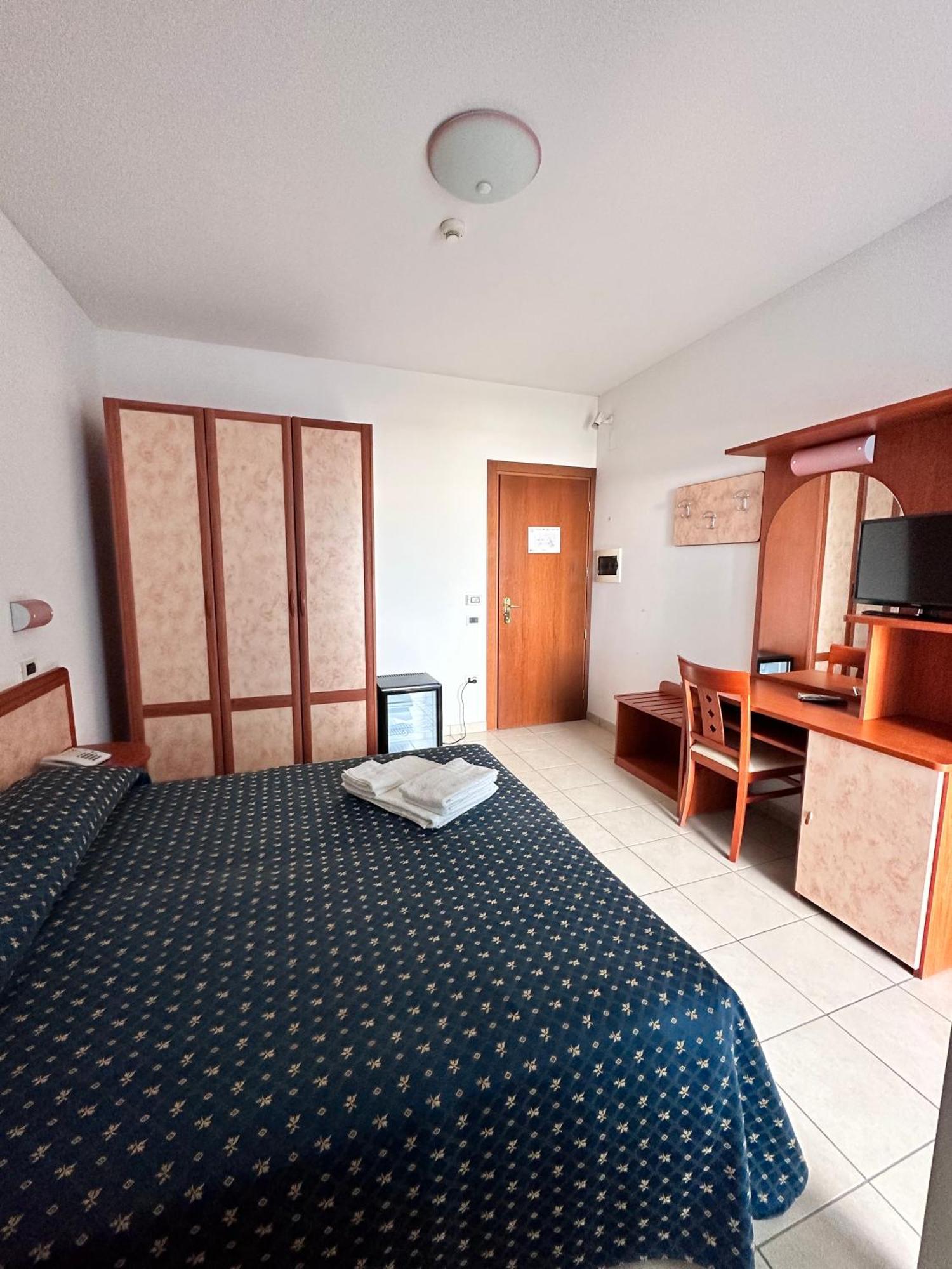 Hotel Holiday Martinsicuro Zimmer foto